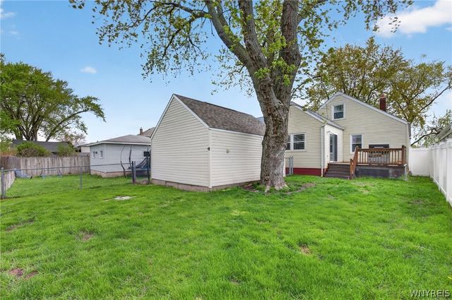 124 Hillcrest Rd, Tonawanda, NY 14150