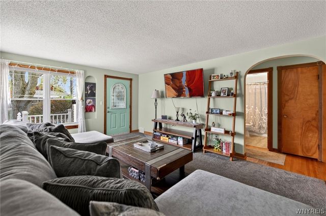 124 Hillcrest Rd, Tonawanda, NY 14150