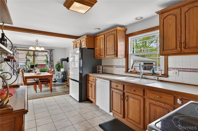 124 Hillcrest Rd, Tonawanda, NY 14150