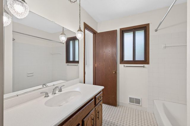 5326 Knox Avenue N, Brooklyn Center, MN 55430