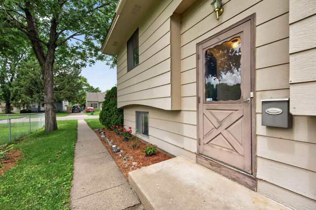 5326 Knox Avenue N, Brooklyn Center, MN 55430