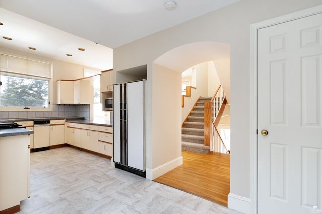 1900 Crescent Drive, Manhattan, KS 66503