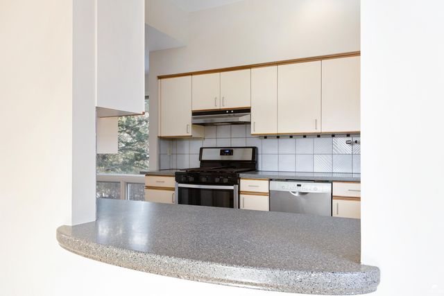 1900 Crescent Drive, Manhattan, KS 66503