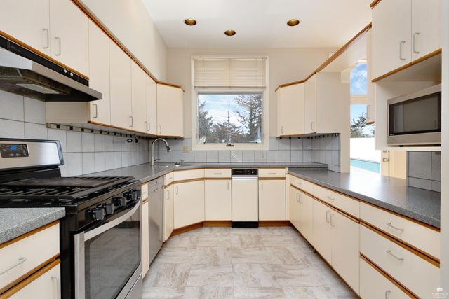 1900 Crescent Drive, Manhattan, KS 66503