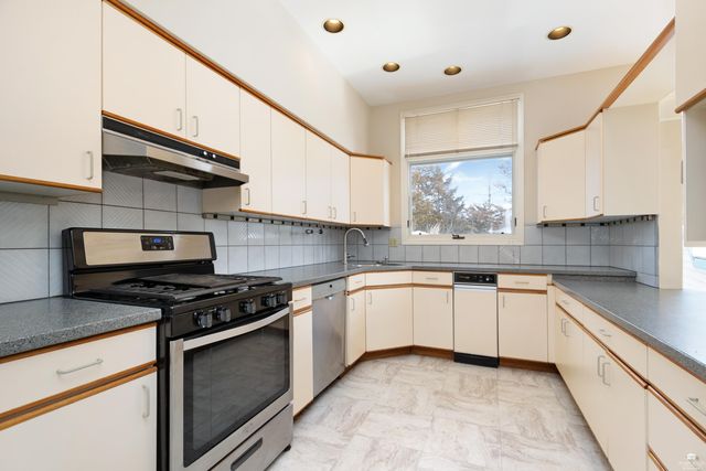 1900 Crescent Drive, Manhattan, KS 66503