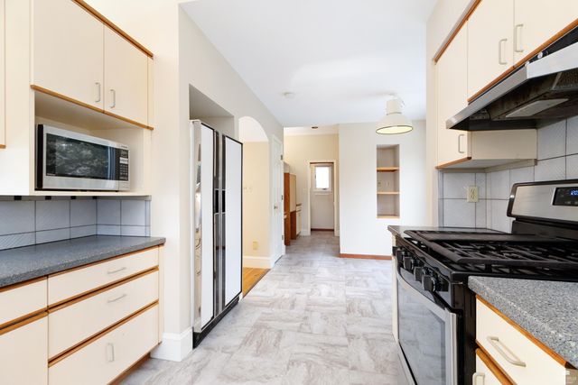 1900 Crescent Drive, Manhattan, KS 66503