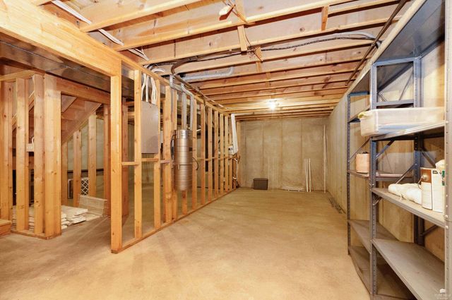 1900 Crescent Drive, Manhattan, KS 66503