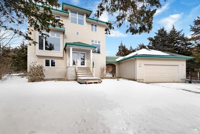 1900 Crescent Drive, Manhattan, KS 66503