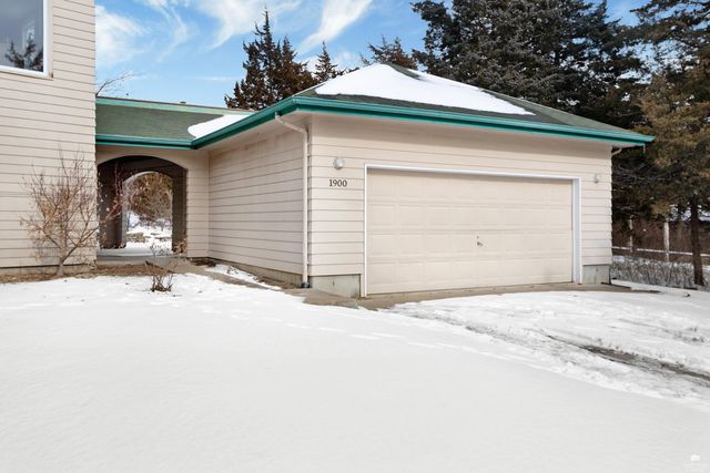 1900 Crescent Drive, Manhattan, KS 66503