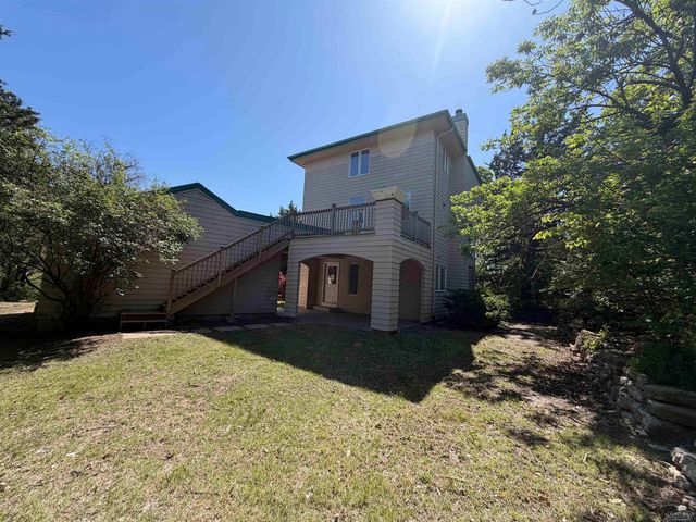 1900 Crescent Drive, Manhattan, KS 66503