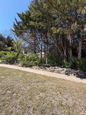 1900 Crescent Drive, Manhattan, KS 66503