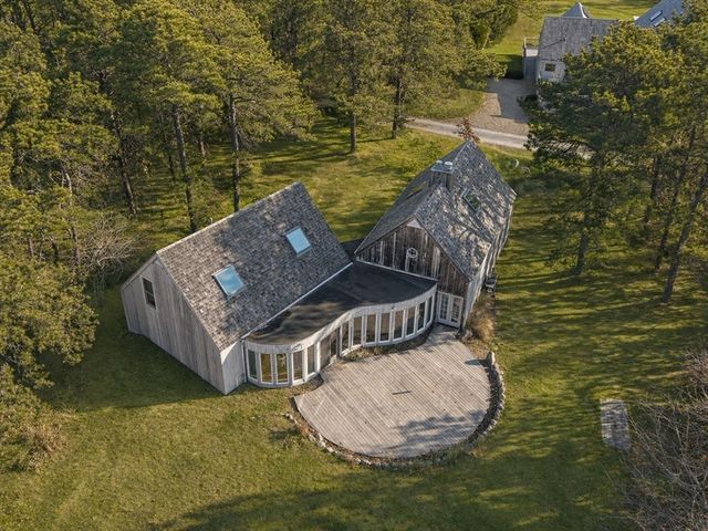 22 Old Harbor Lane, Oak Bluffs, MA 02557