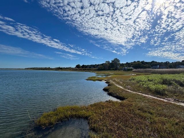 22 Old Harbor Lane, Oak Bluffs, MA 02557