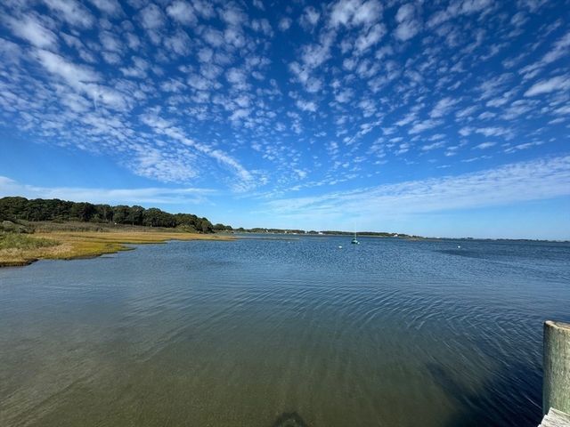 22 Old Harbor Lane, Oak Bluffs, MA 02557