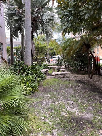 750 Pennsylvania Ave 4, Miami Beach, FL 33139