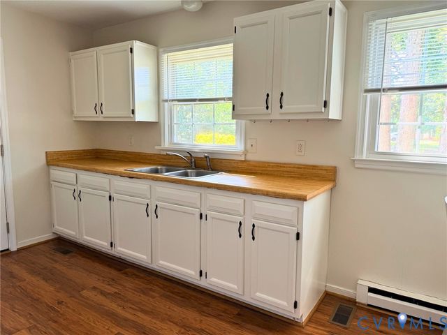 8708 Midway Rd, Henrico, VA 23229