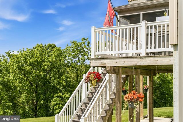 140 WOODS EDGE DR, Hummelstown, PA 17036