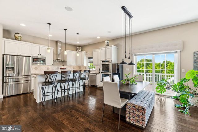 140 WOODS EDGE DR, Hummelstown, PA 17036
