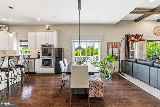 140 WOODS EDGE DR, Hummelstown, PA 17036