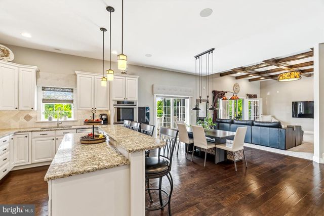 140 WOODS EDGE DR, Hummelstown, PA 17036