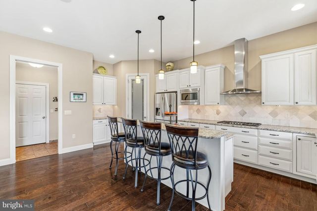 140 WOODS EDGE DR, Hummelstown, PA 17036