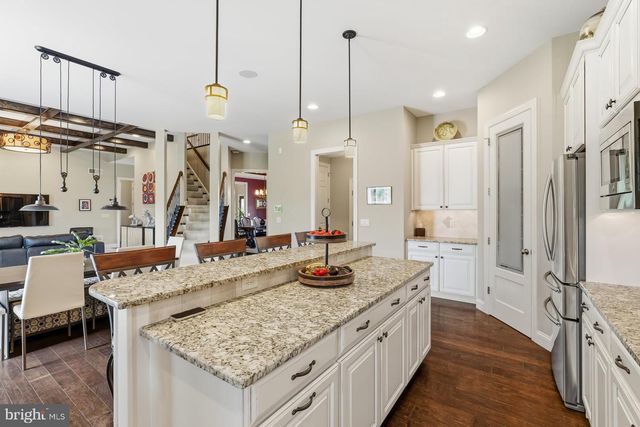 140 WOODS EDGE DR, Hummelstown, PA 17036