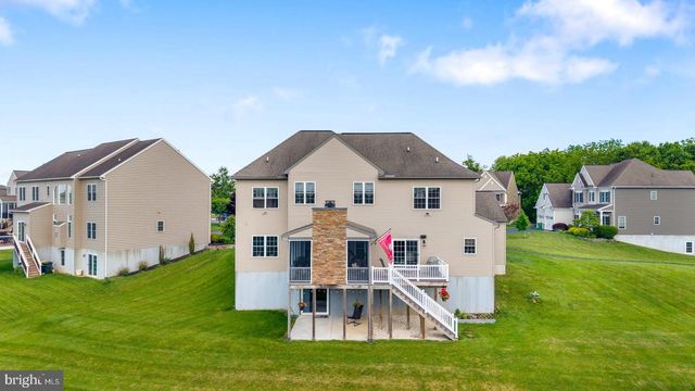 140 WOODS EDGE DR, Hummelstown, PA 17036