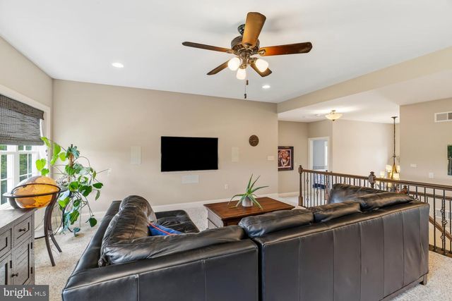 140 WOODS EDGE DR, Hummelstown, PA 17036