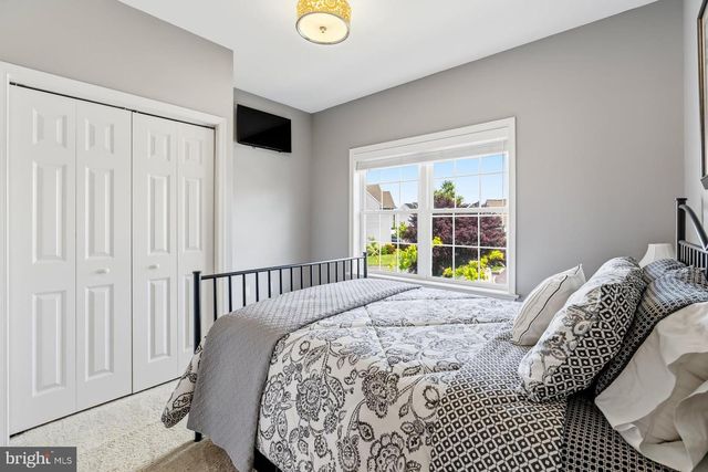 140 WOODS EDGE DR, Hummelstown, PA 17036