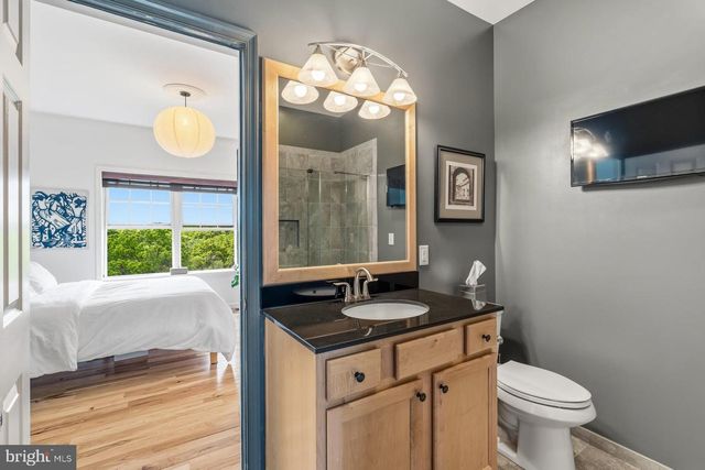 140 WOODS EDGE DR, Hummelstown, PA 17036
