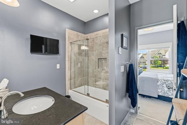140 WOODS EDGE DR, Hummelstown, PA 17036