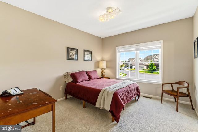 140 WOODS EDGE DR, Hummelstown, PA 17036