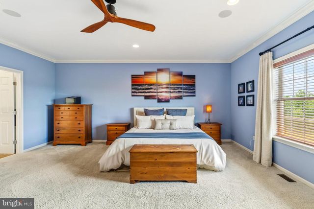140 WOODS EDGE DR, Hummelstown, PA 17036