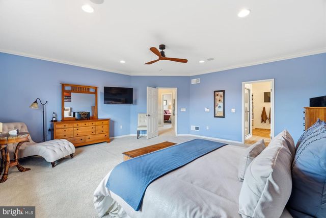 140 WOODS EDGE DR, Hummelstown, PA 17036