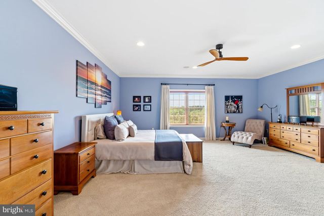 140 WOODS EDGE DR, Hummelstown, PA 17036