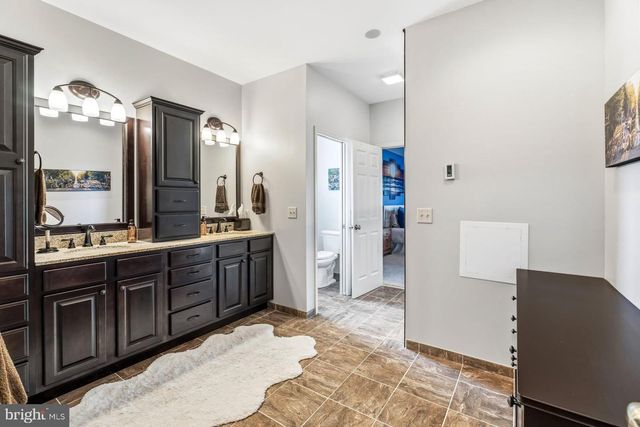140 WOODS EDGE DR, Hummelstown, PA 17036