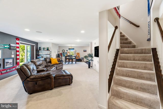 140 WOODS EDGE DR, Hummelstown, PA 17036