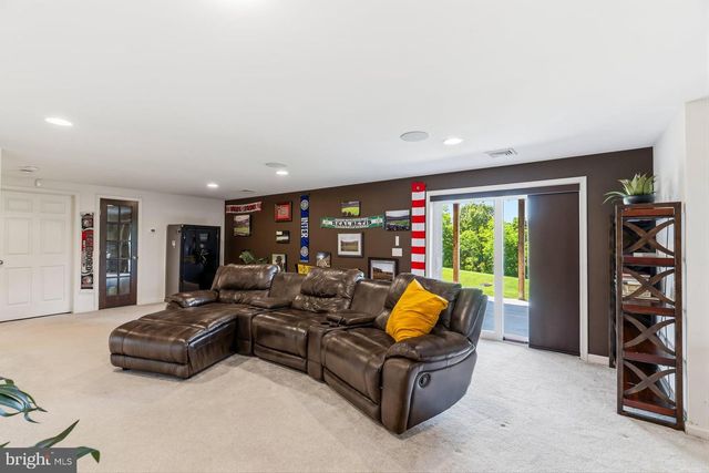 140 WOODS EDGE DR, Hummelstown, PA 17036