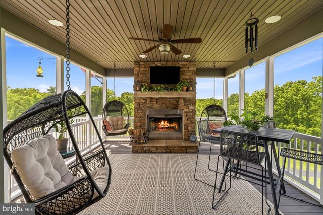 140 WOODS EDGE DR, Hummelstown, PA 17036