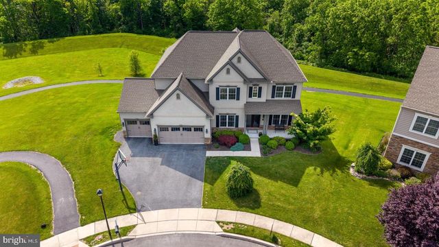 140 WOODS EDGE DR, Hummelstown, PA 17036