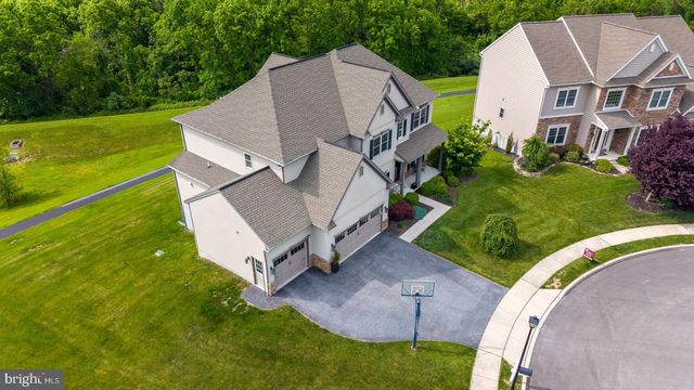 140 WOODS EDGE DR, Hummelstown, PA 17036