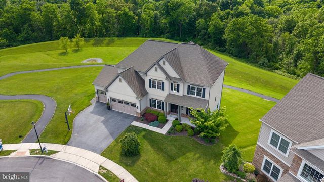 140 WOODS EDGE DR, Hummelstown, PA 17036