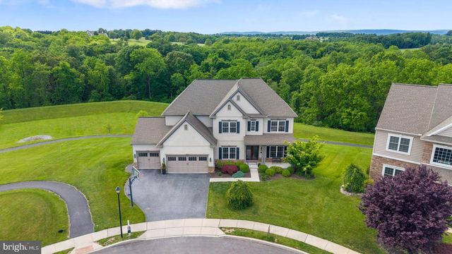 140 WOODS EDGE DR, Hummelstown, PA 17036