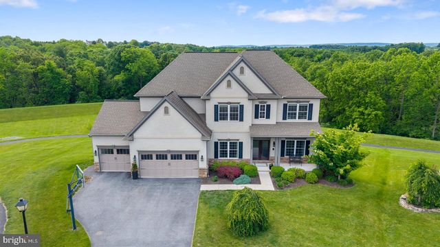 140 WOODS EDGE DR, Hummelstown, PA 17036