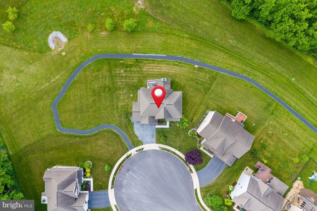 140 WOODS EDGE DR, Hummelstown, PA 17036