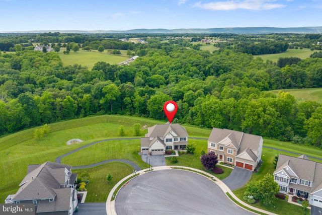 140 WOODS EDGE DR, Hummelstown, PA 17036