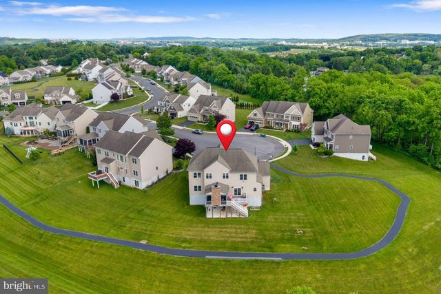 140 WOODS EDGE DR, Hummelstown, PA 17036