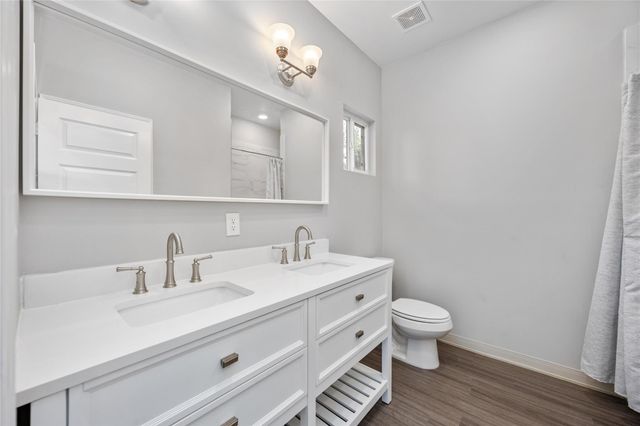 8009 Sterlingshire Street B, Houston, TX 77078