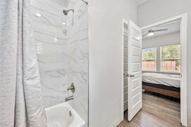 8009 Sterlingshire Street B, Houston, TX 77078