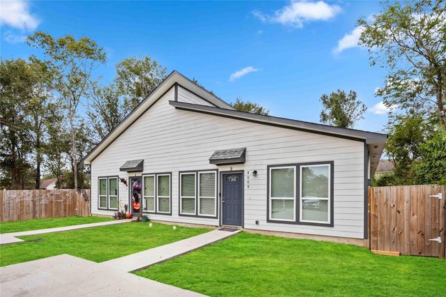8009 Sterlingshire Street B, Houston, TX 77078